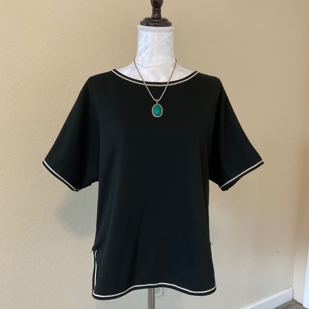 Max Studio Black Short Sleeve Top Womens Large Relaxed Fit White Piping Tee - Picture 2 of 8
